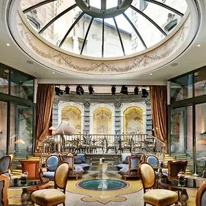 ***** Hotel Chateau Monfort - Relais & Chateaux Italien